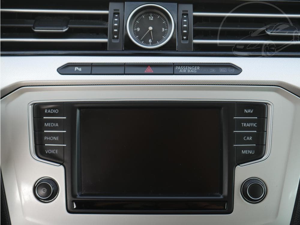 2015 Volkswagen PASSAT - 41