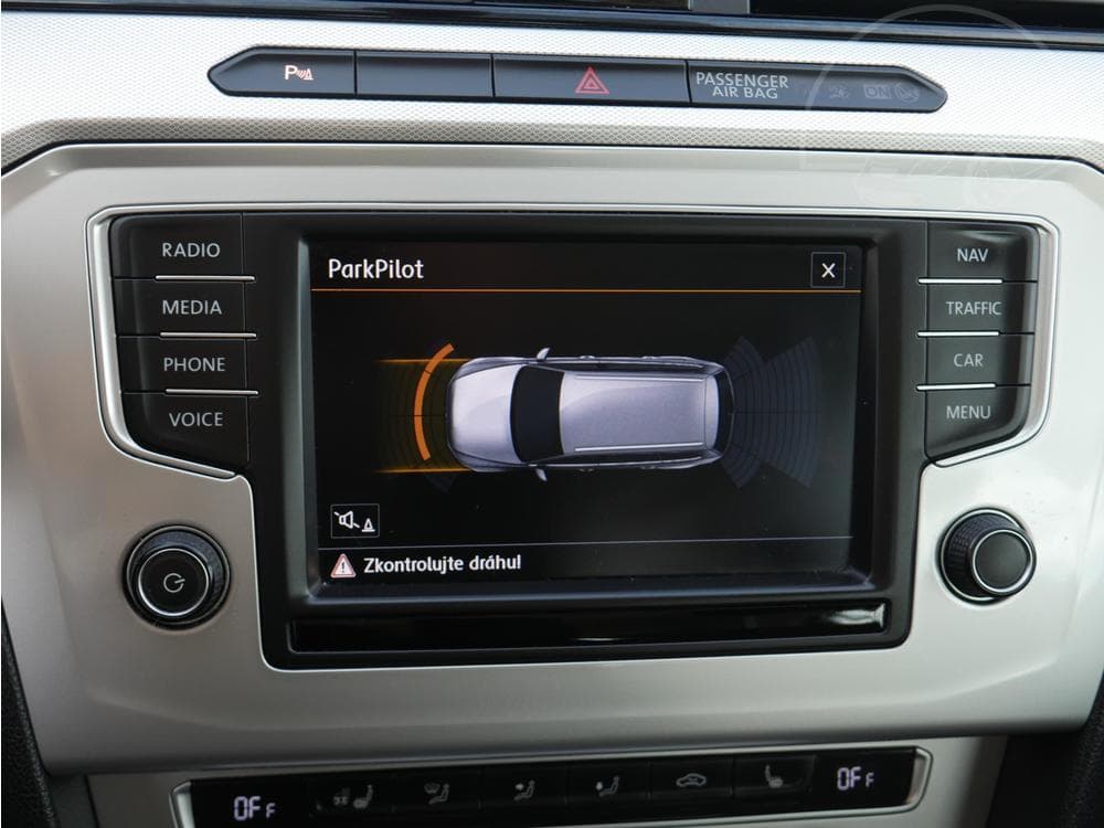2015 Volkswagen PASSAT - 45