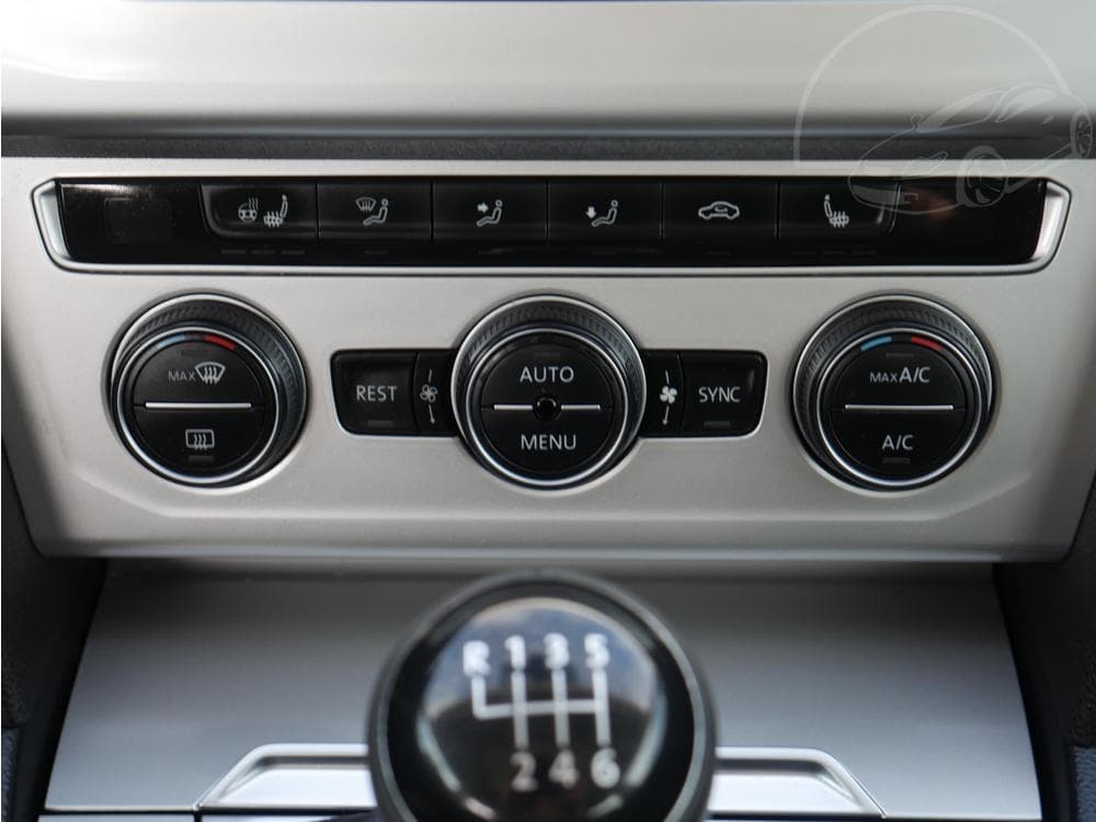2015 Volkswagen PASSAT - 49