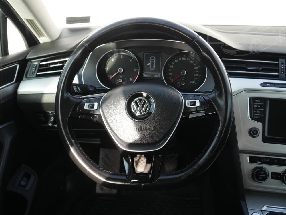 2015 Volkswagen PASSAT - 53