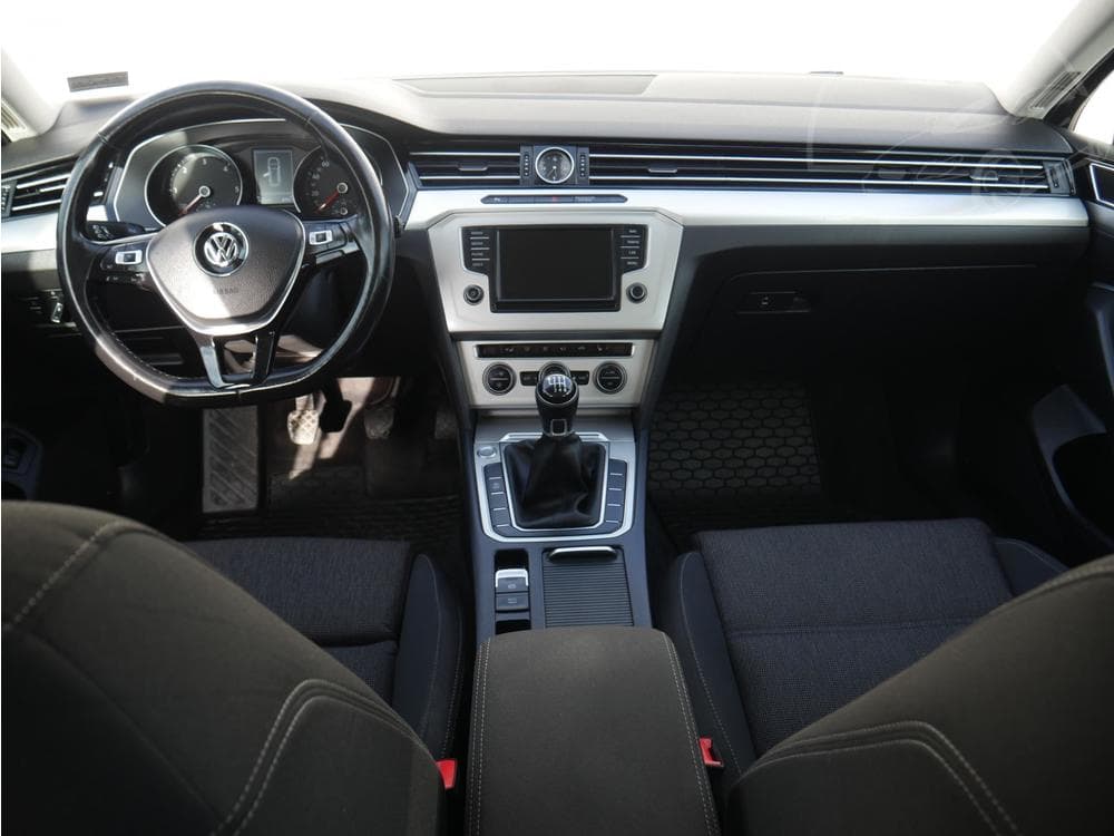 2015 Volkswagen PASSAT - 29