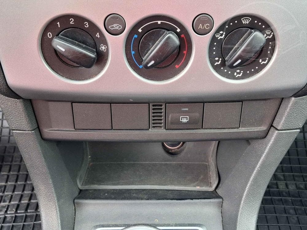 2006 Ford FOCUS - 14