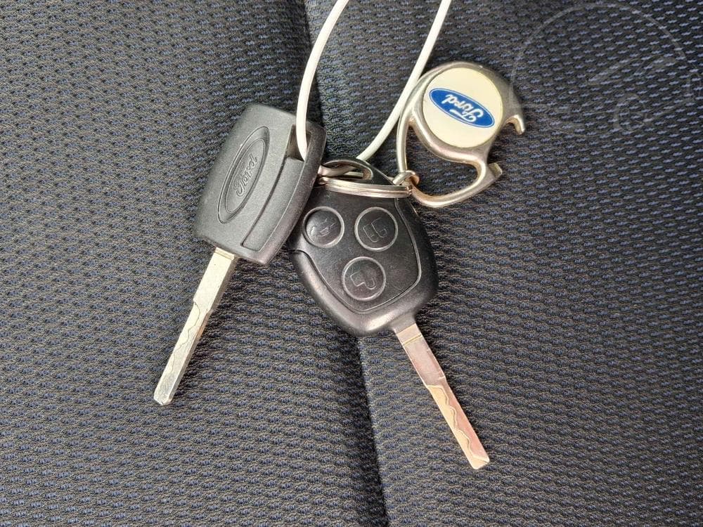2006 Ford FOCUS - 16
