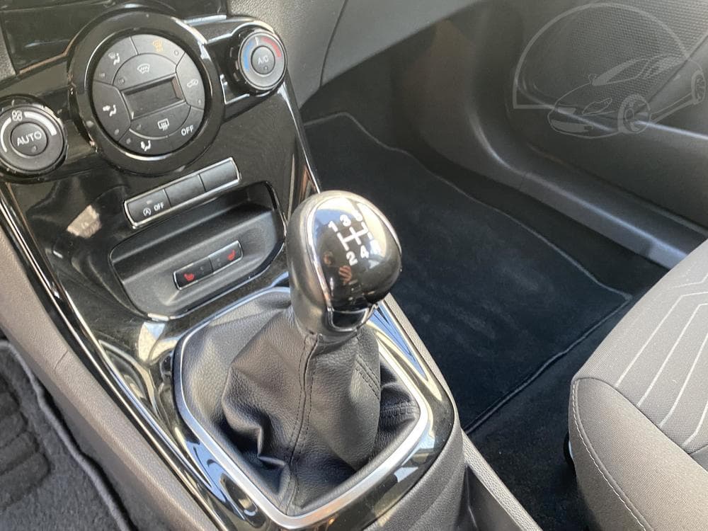2015 Ford FIESTA - 17