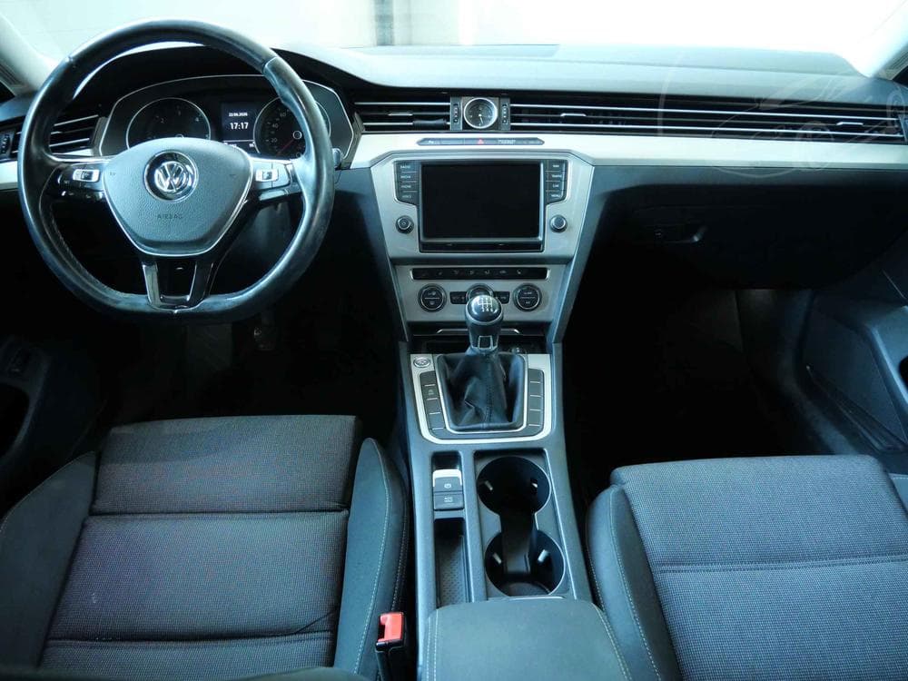 2015 Volkswagen PASSAT - 8