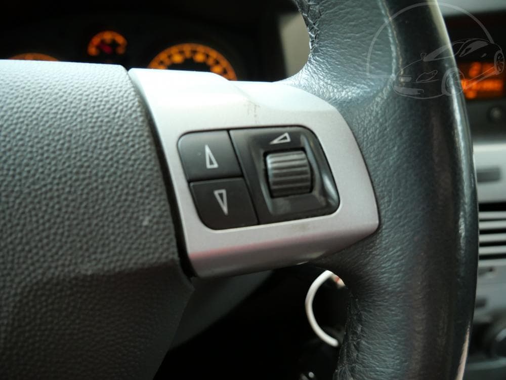 2011 Opel ASTRA - 16