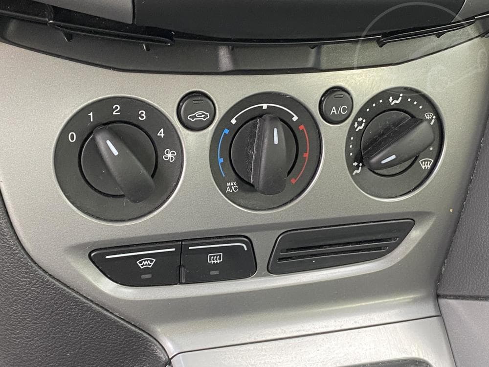 2011 Ford FOCUS - 25