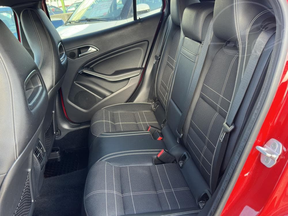 2014 Mercedes-Benz GLA - 37