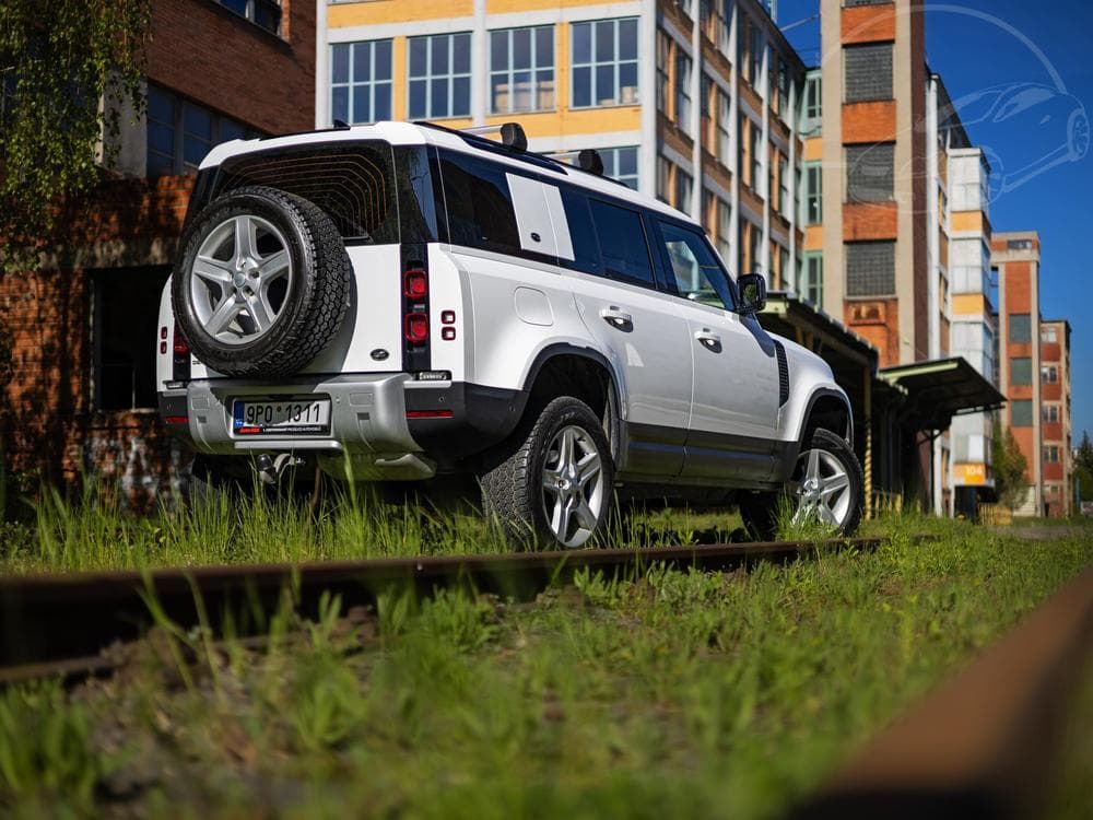 2022 Land Rover DEFENDER - 11