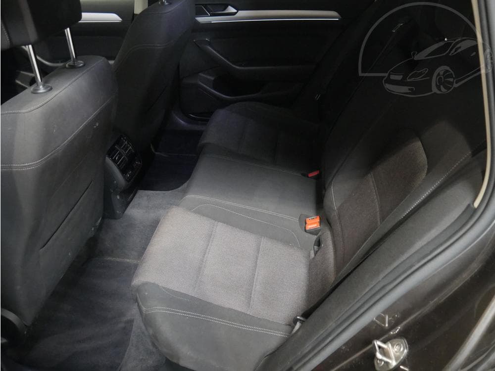 2017 Volkswagen PASSAT - 19