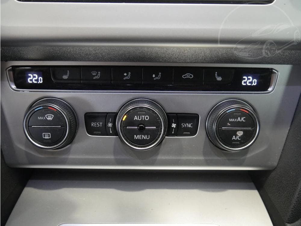 2017 Volkswagen PASSAT - 31