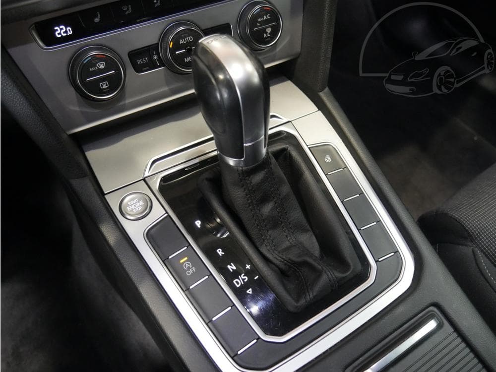 2017 Volkswagen PASSAT - 33
