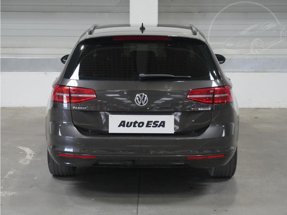 2017 Volkswagen PASSAT - 9