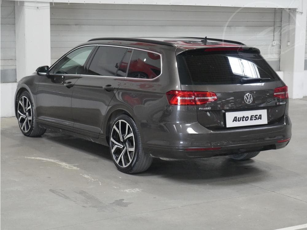 2017 Volkswagen PASSAT - 11