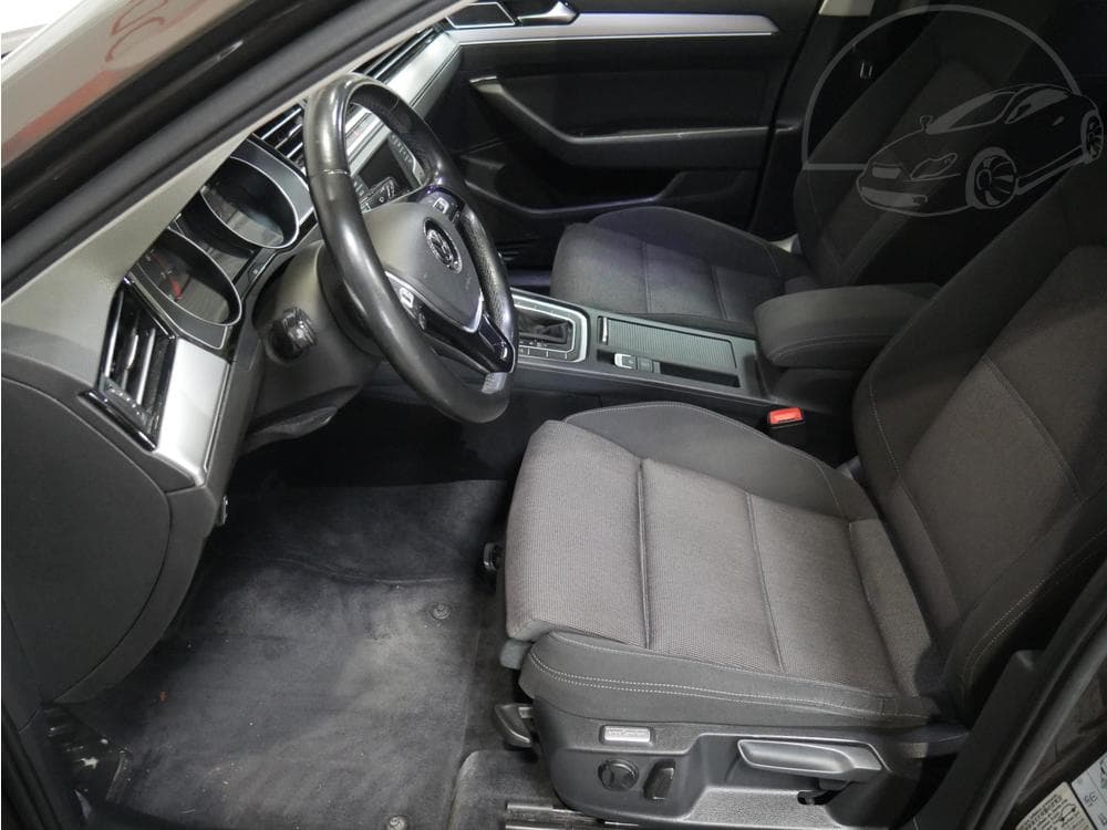 2017 Volkswagen PASSAT - 17