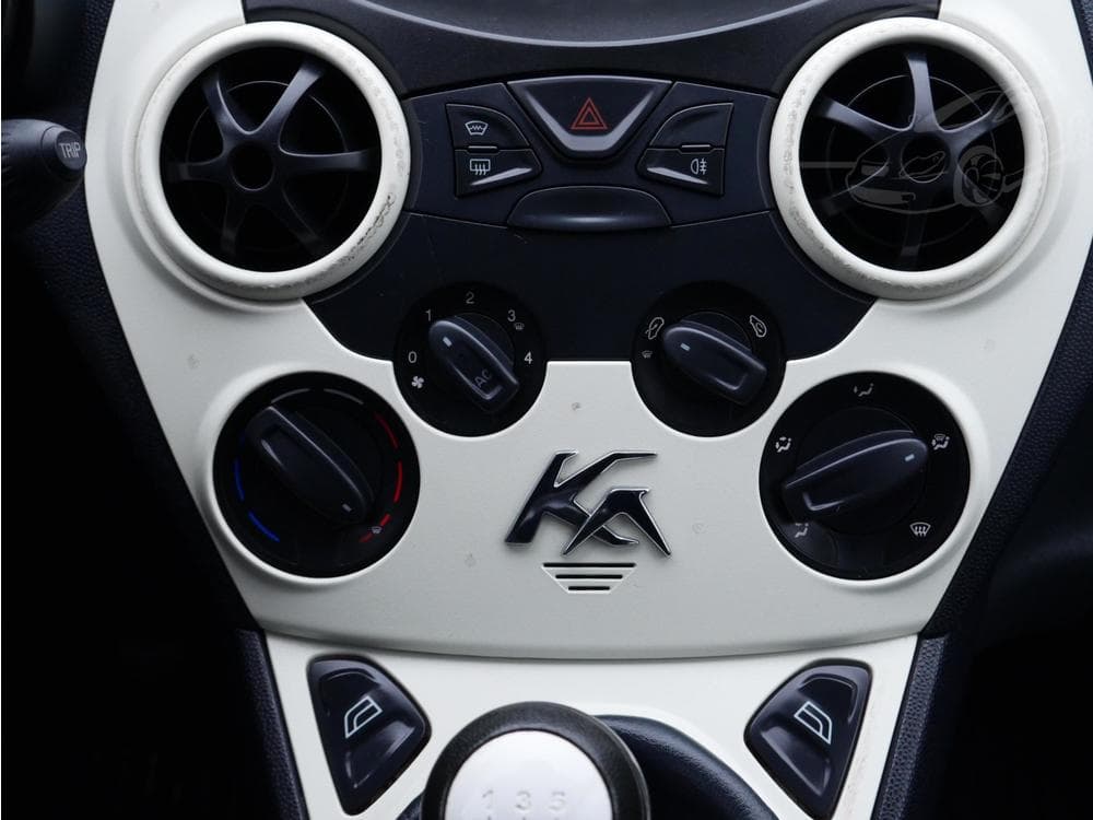 2010 Ford KA - 12