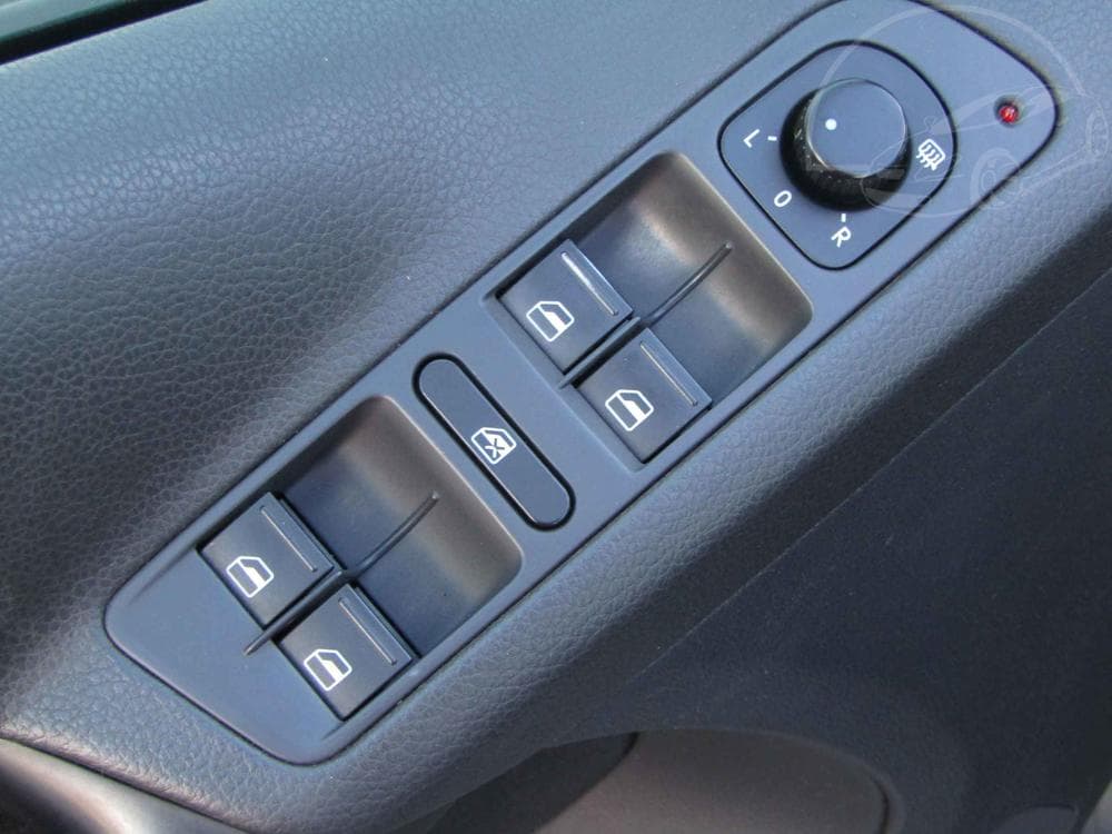 2010 Volkswagen TIGUAN - 11