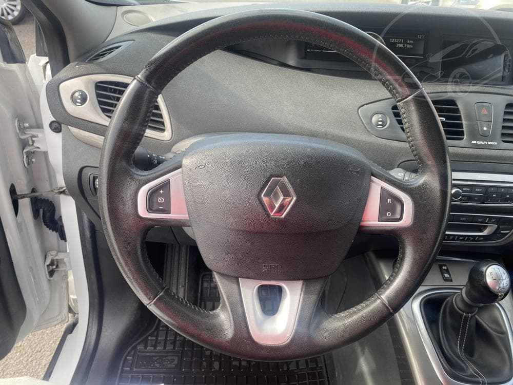 2013 Renault SCENIC - 11