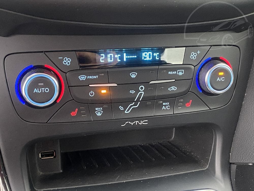 2015 Ford Focus - 16