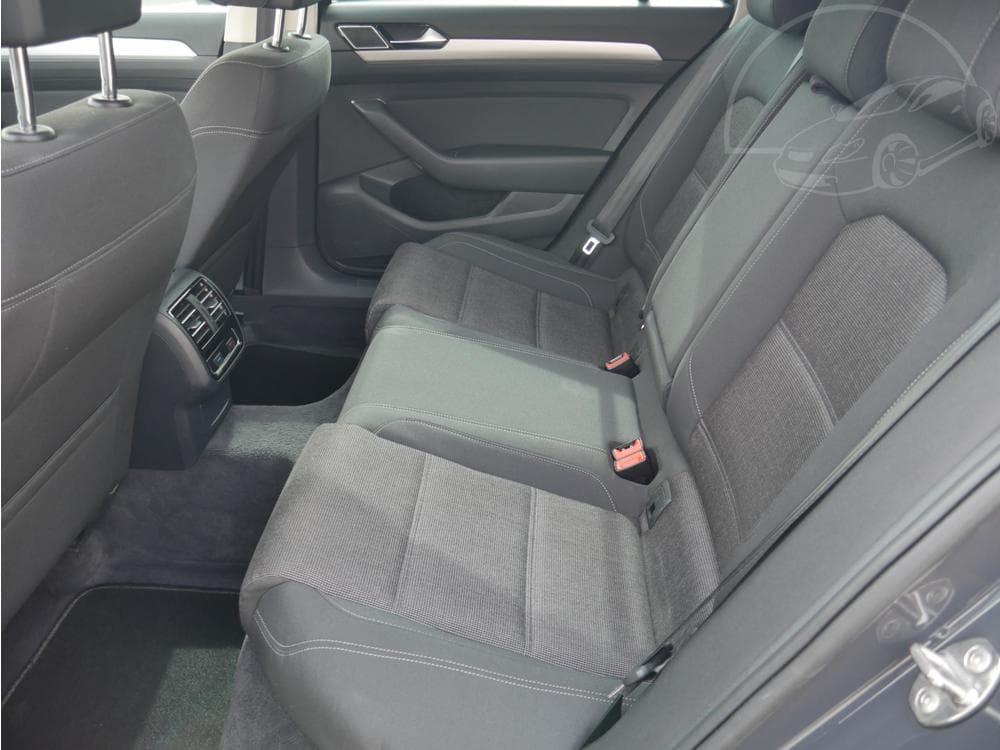 2015 Volkswagen PASSAT - 28