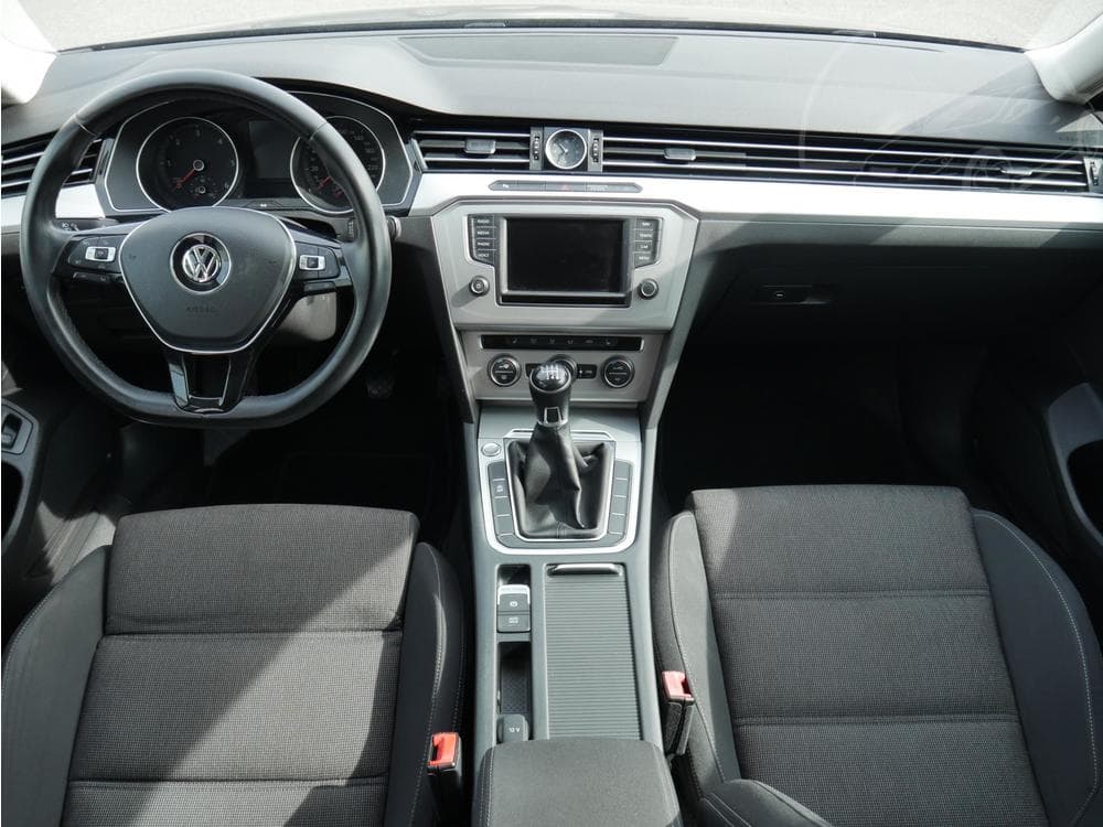 2015 Volkswagen PASSAT - 22
