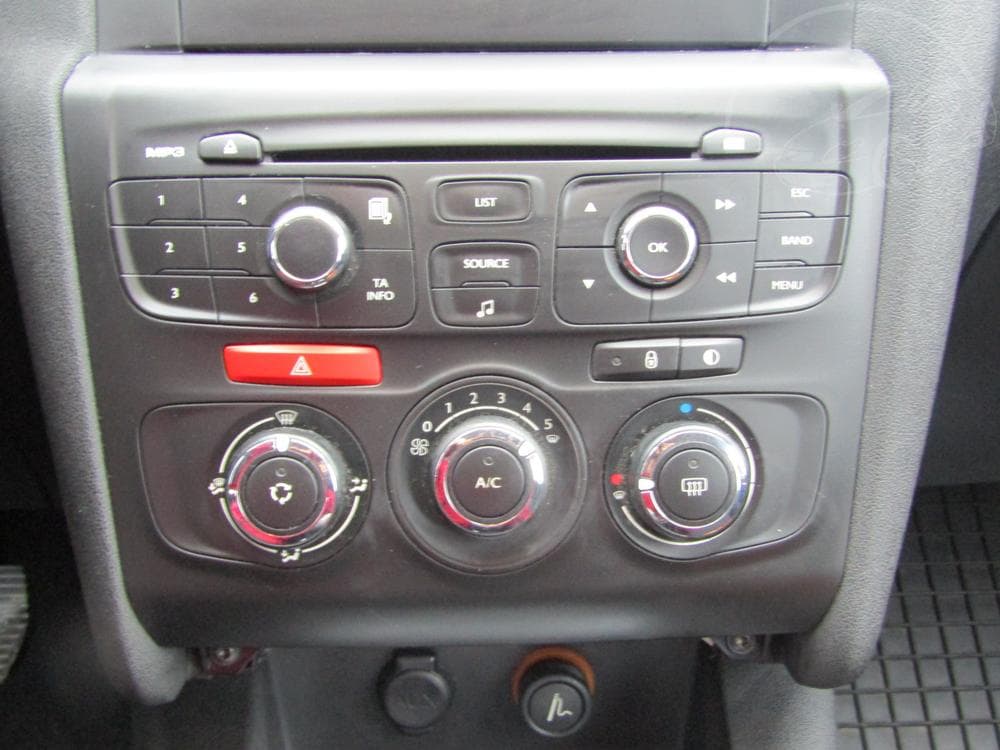 2011 Citroen C4 - 13