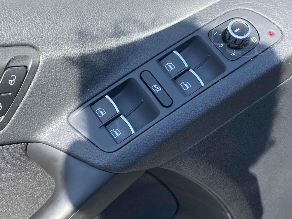 2011 Volkswagen TIGUAN - 11