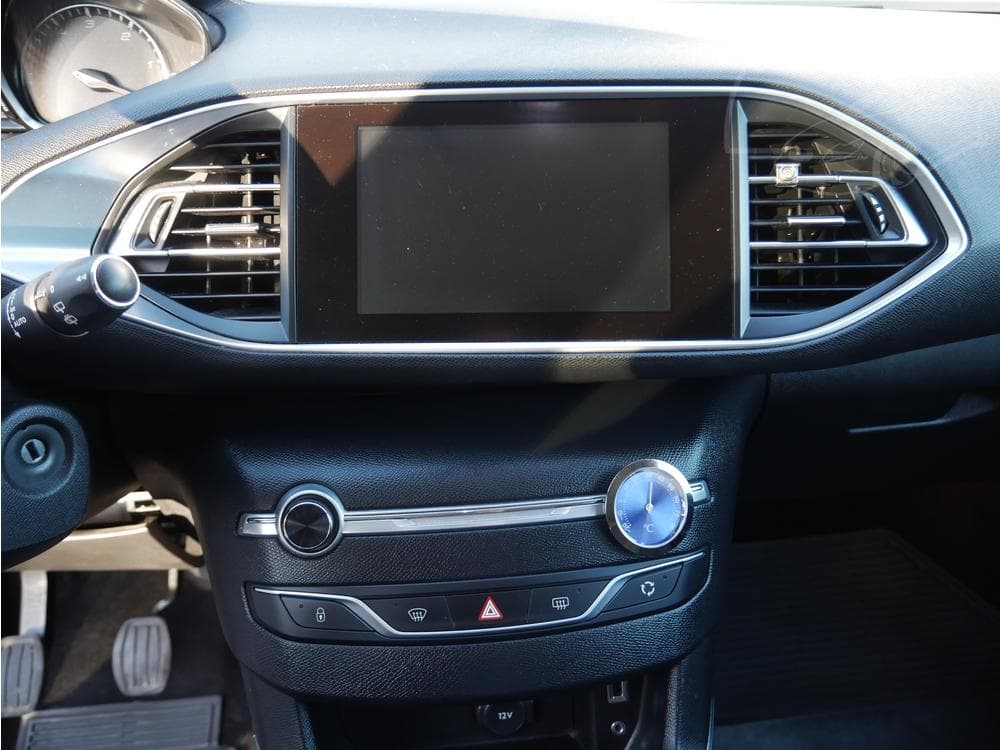 2015 Peugeot 308 - 11