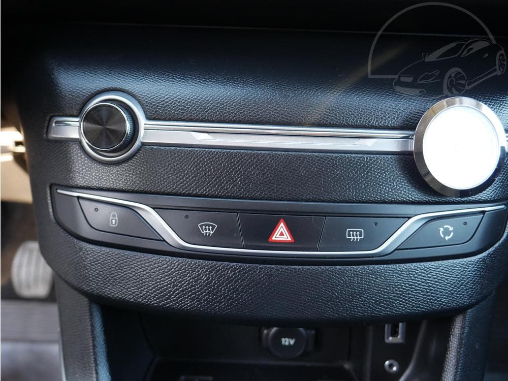 2015 Peugeot 308 - 14