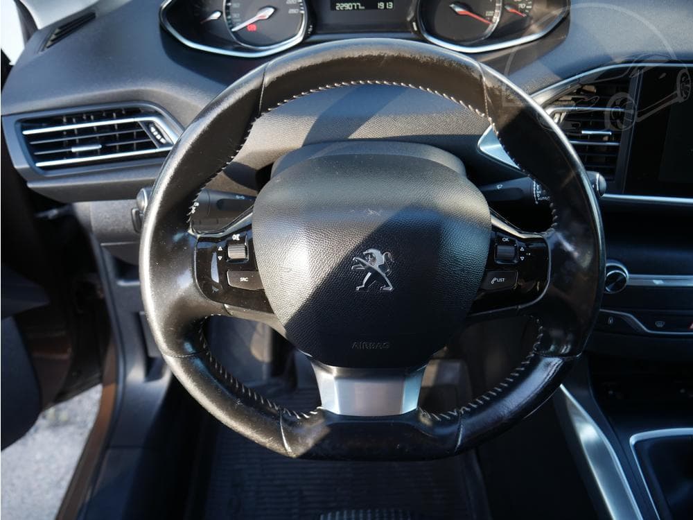 2015 Peugeot 308 - 15