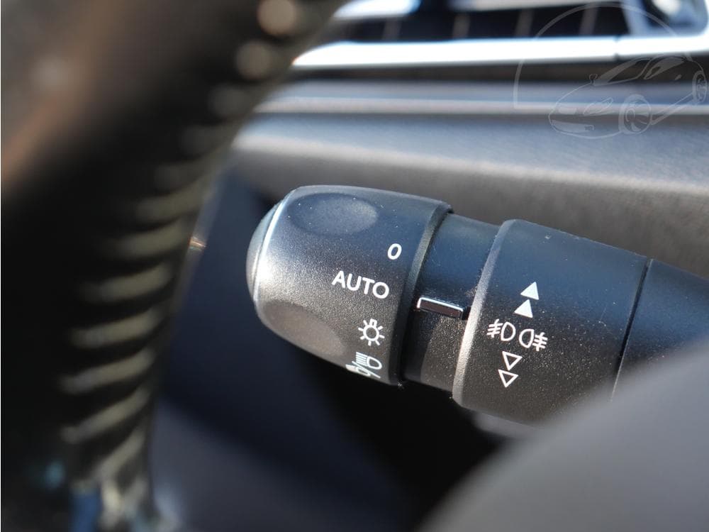 2015 Peugeot 308 - 17