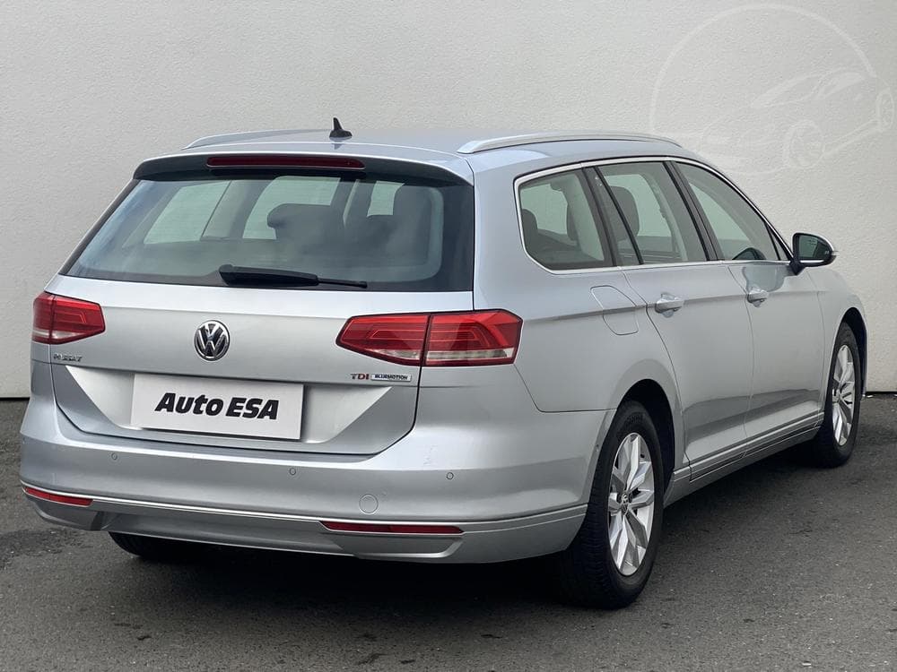 2016 Volkswagen PASSAT - 16