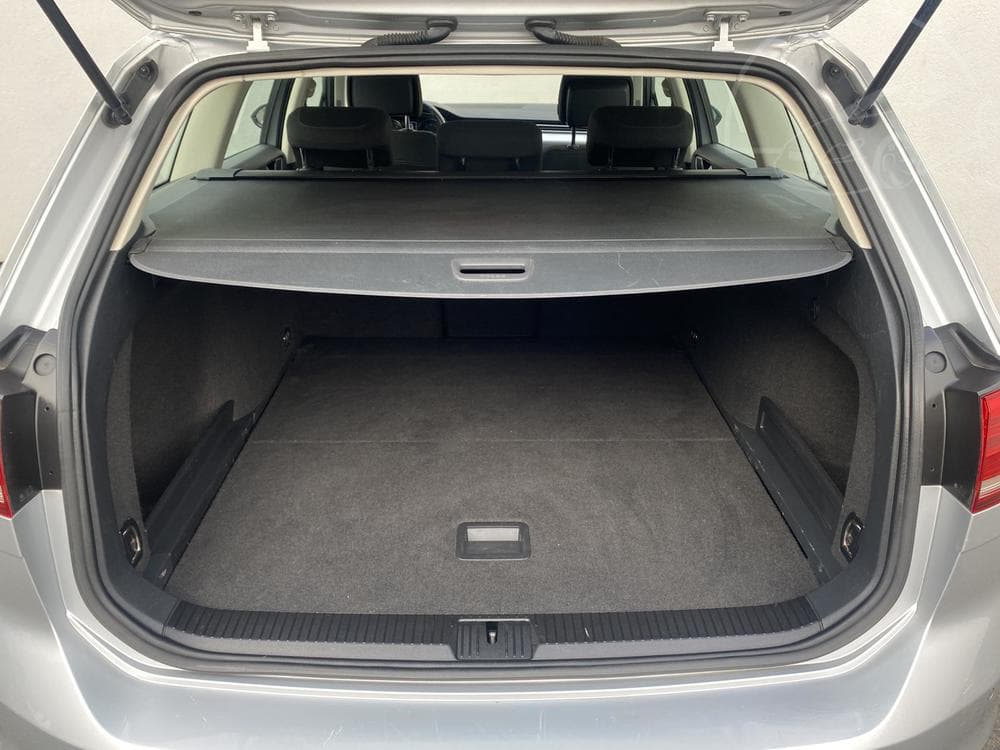 2016 Volkswagen PASSAT - 31