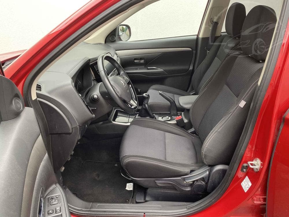 2017 Mitsubishi OUTLANDER - 9