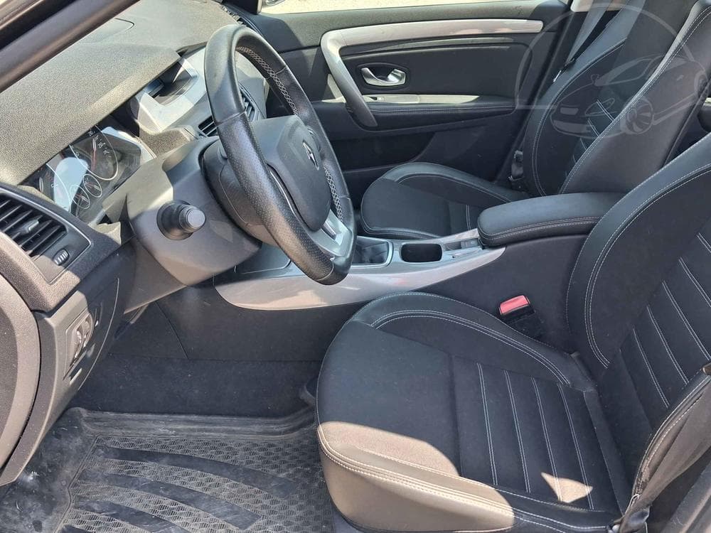 2013 Renault LAGUNA - 9