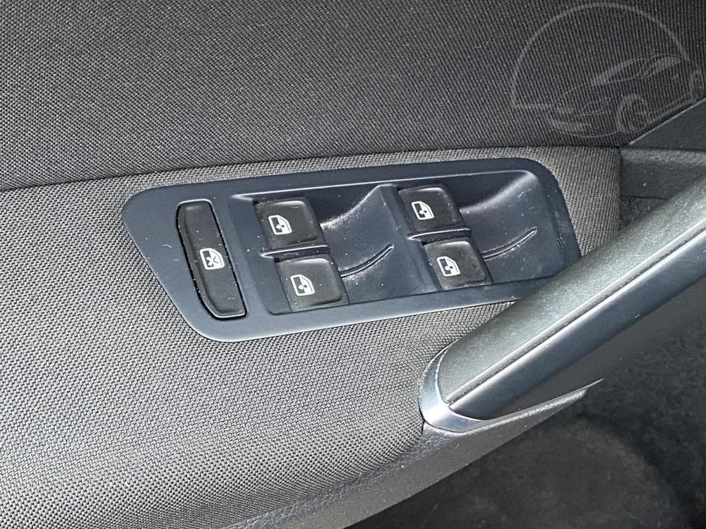 2016 Volkswagen Golf - 11