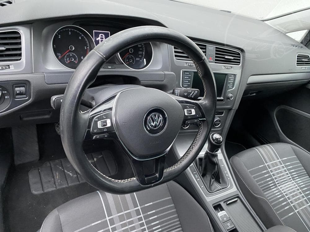 2016 Volkswagen Golf - 12