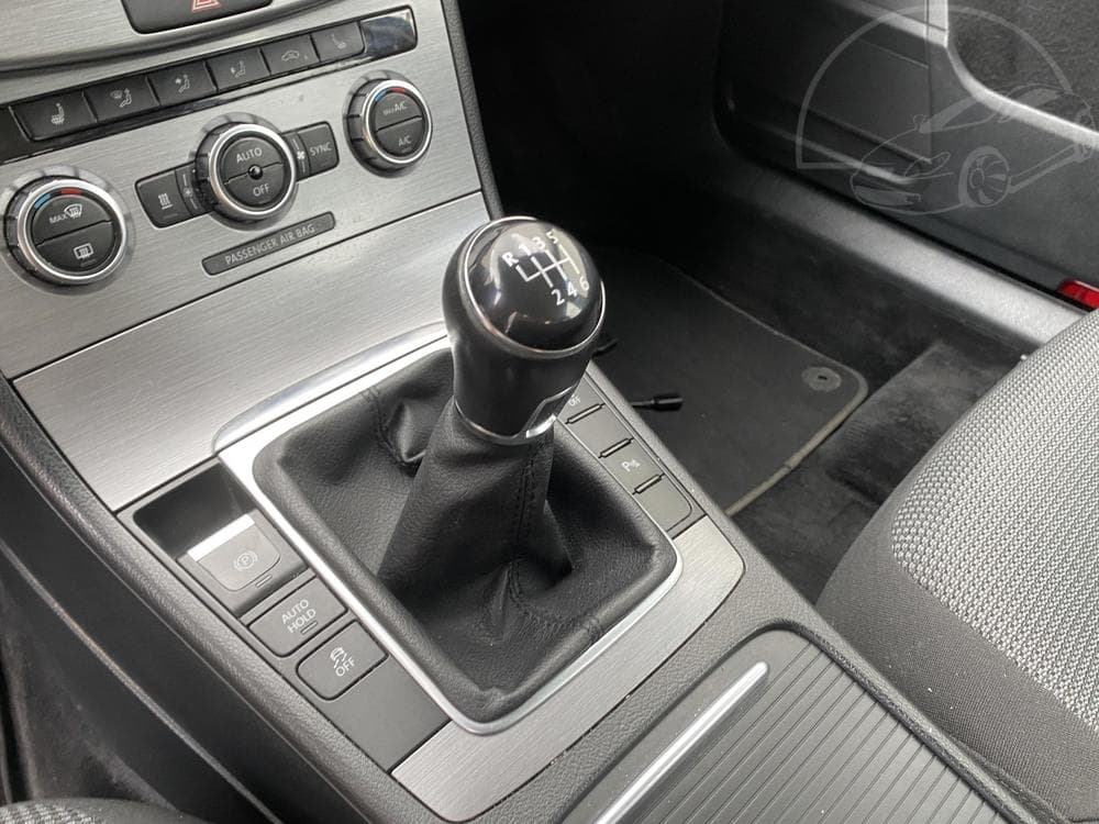 2014 Volkswagen PASSAT - 31