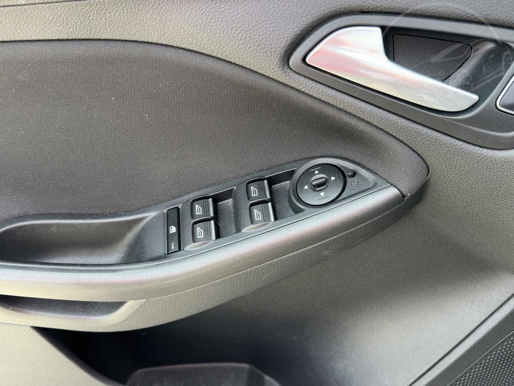 2017 Ford FOCUS - 11