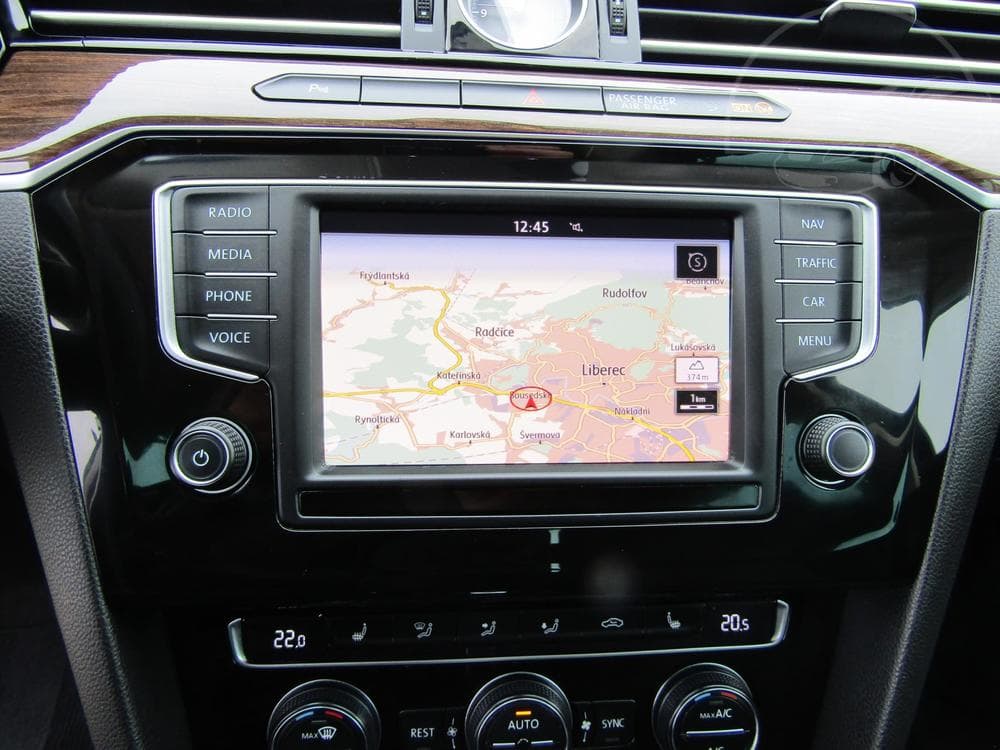 2015 Volkswagen PASSAT - 11