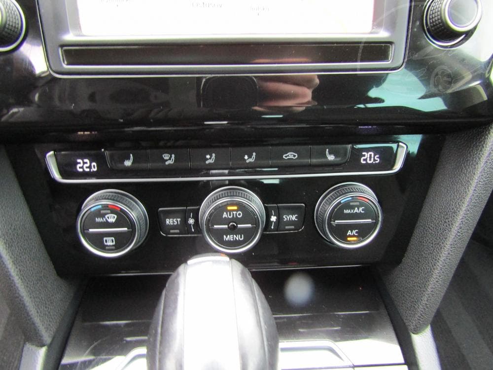 2015 Volkswagen PASSAT - 17