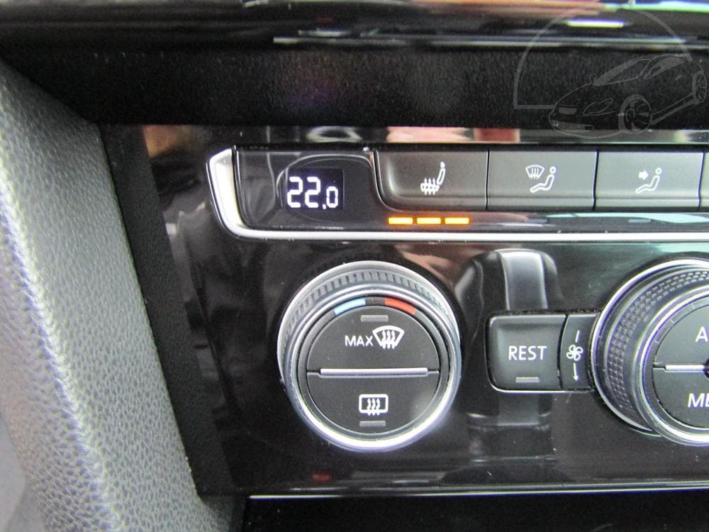 2015 Volkswagen PASSAT - 18
