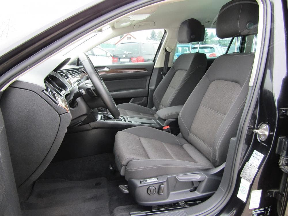 2015 Volkswagen PASSAT - 9