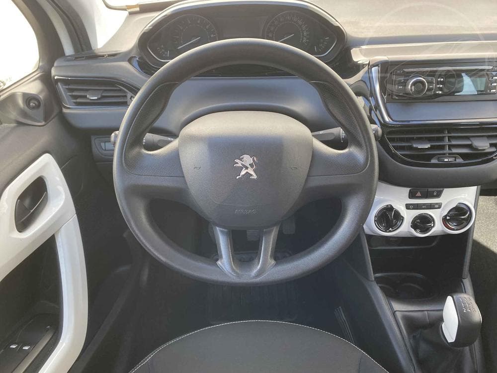 2017 Peugeot 208 - 11