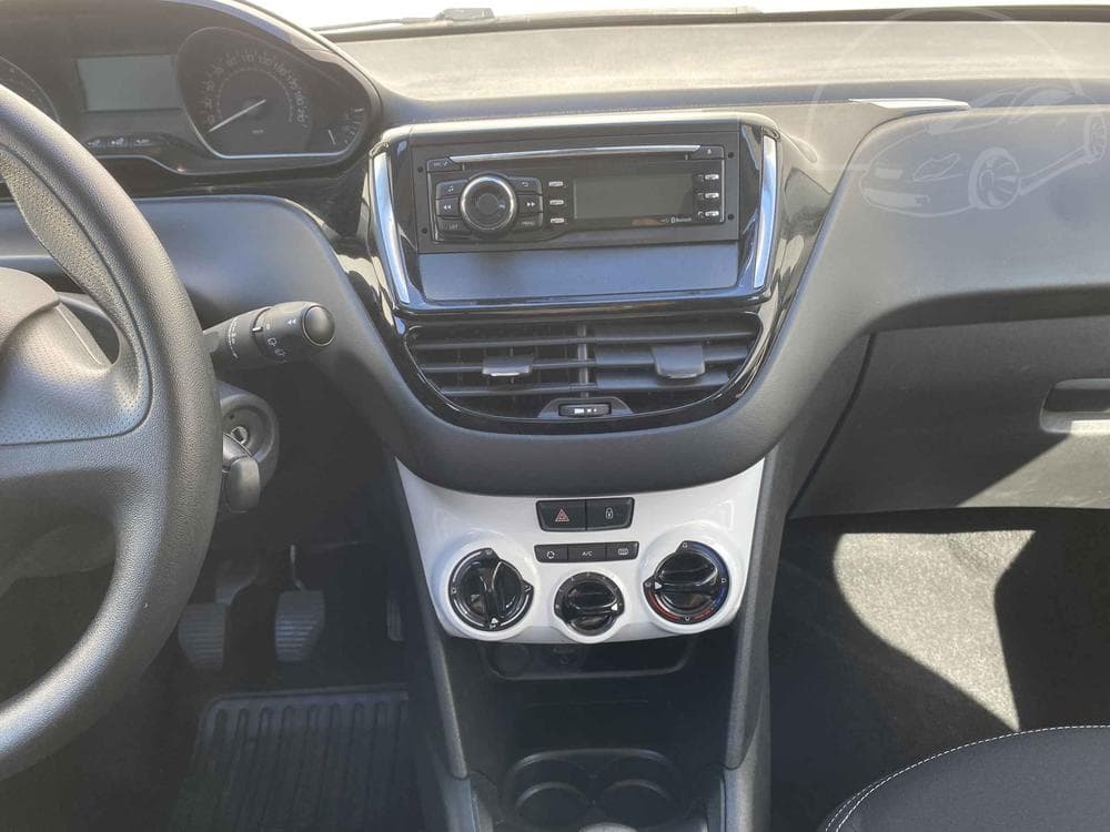 2017 Peugeot 208 - 12