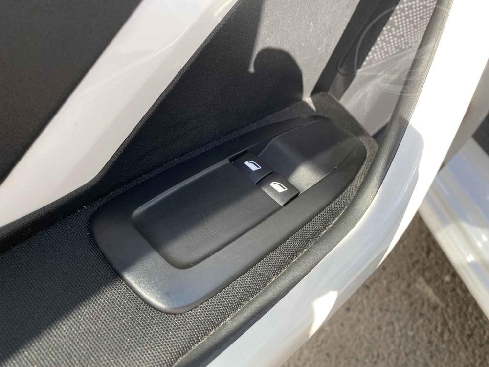 2017 Peugeot 208 - 13