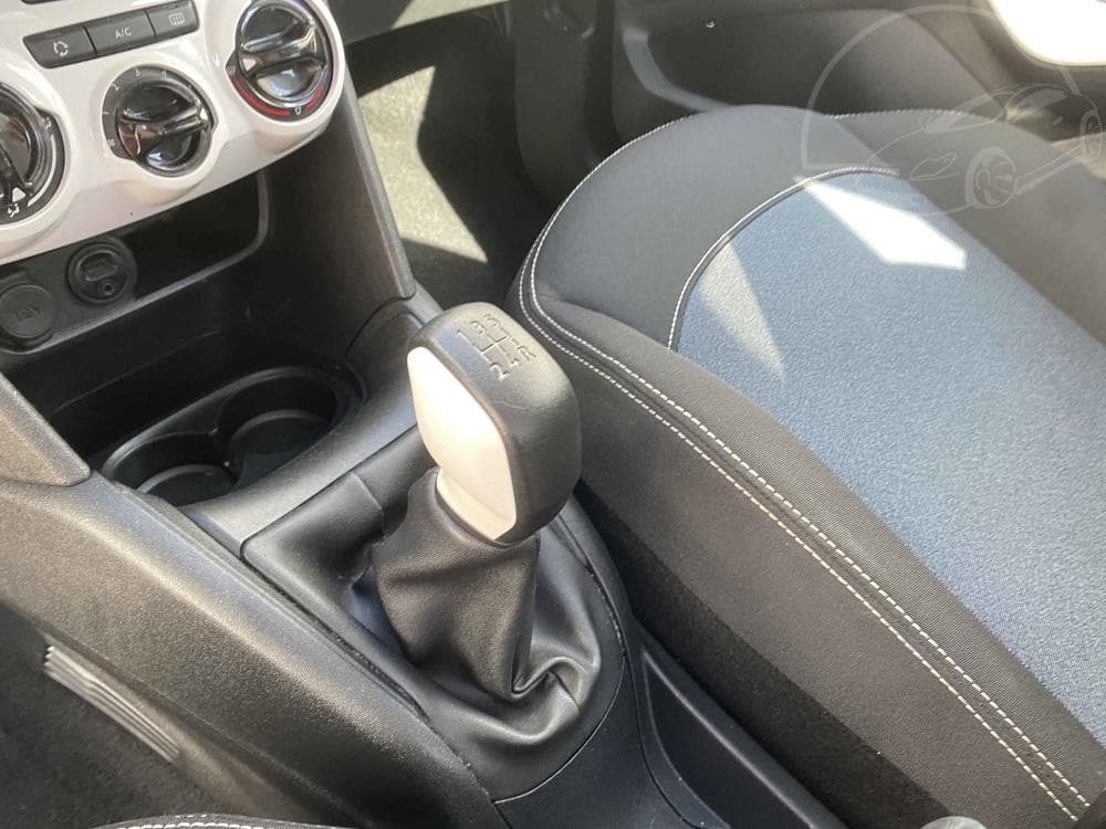2017 Peugeot 208 - 16