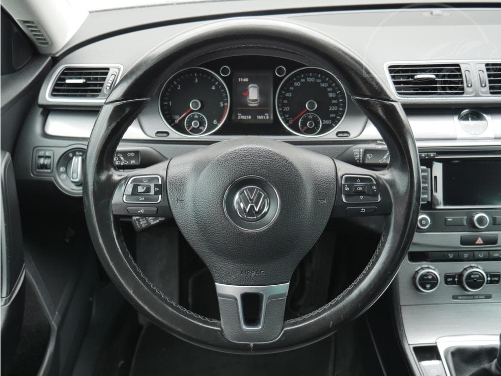 2014 Volkswagen PASSAT - 11