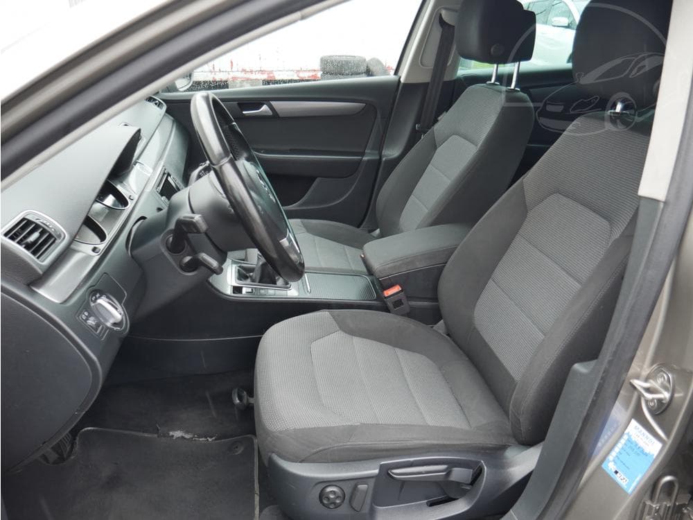 2014 Volkswagen PASSAT - 9