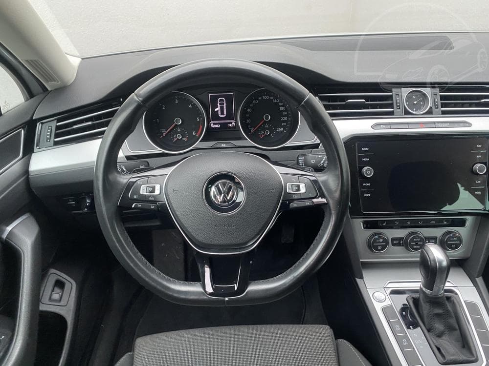 2016 Volkswagen PASSAT - 31
